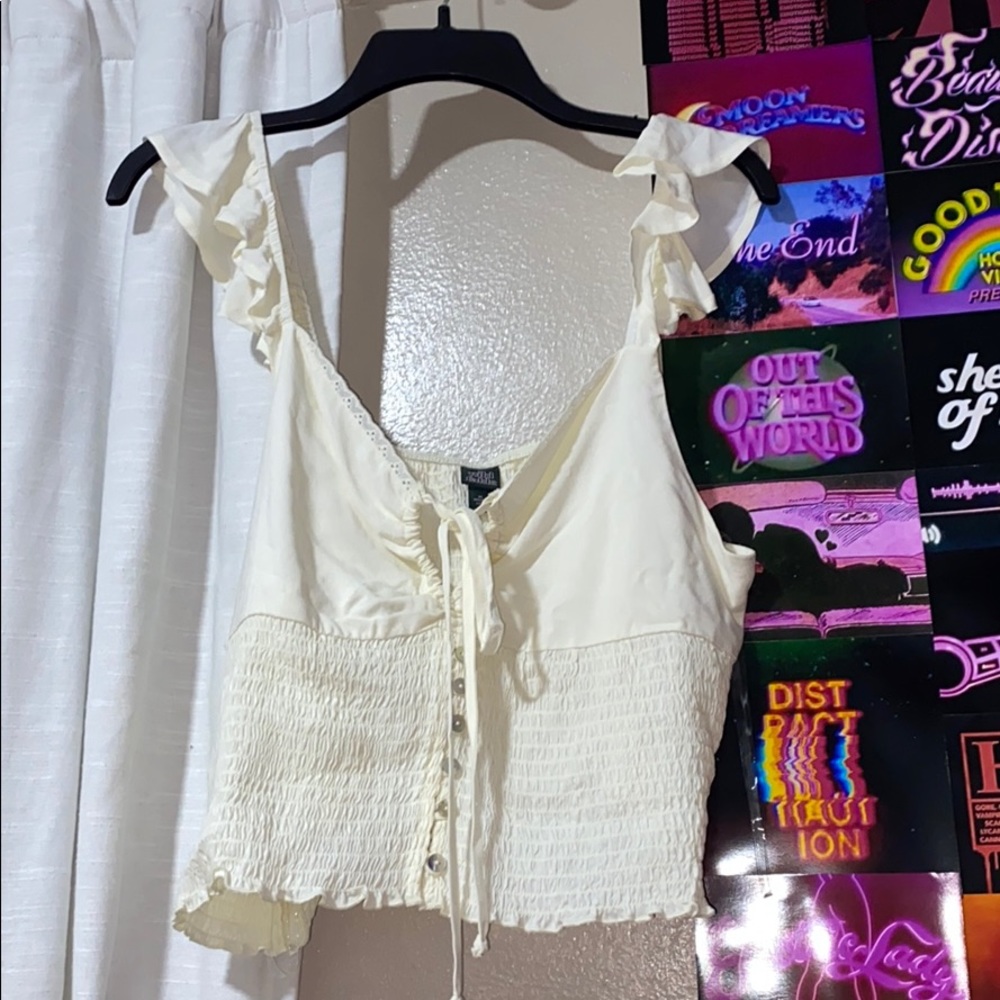 Women’s white top